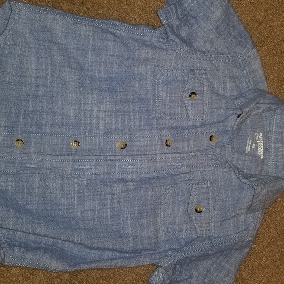 Bundle: 5 shirts & 1 pair of jeans - Picture 5 of 8